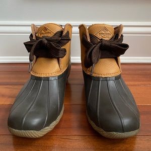 Sperry brown boot, size 8